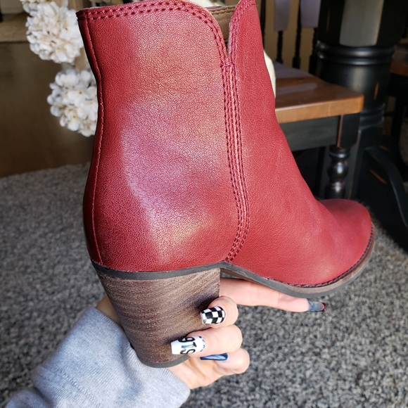 New! Frye & Co Allister Zip Bootie Cherry size 6 - Picture 11 of 15